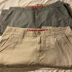 2 men cargo shorts